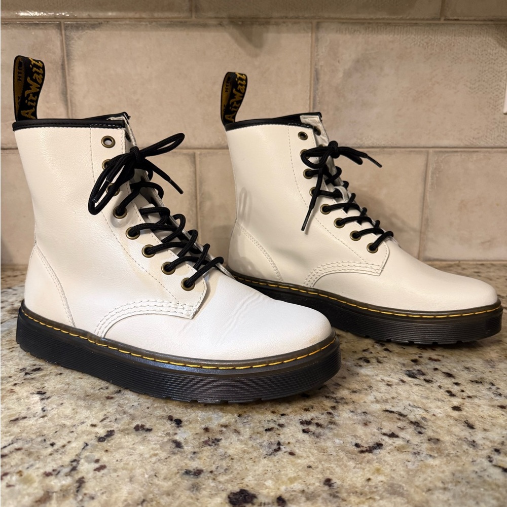 Dr. Martens Women's White Leather Combat Boots size 8 US - Picture 2 of 7